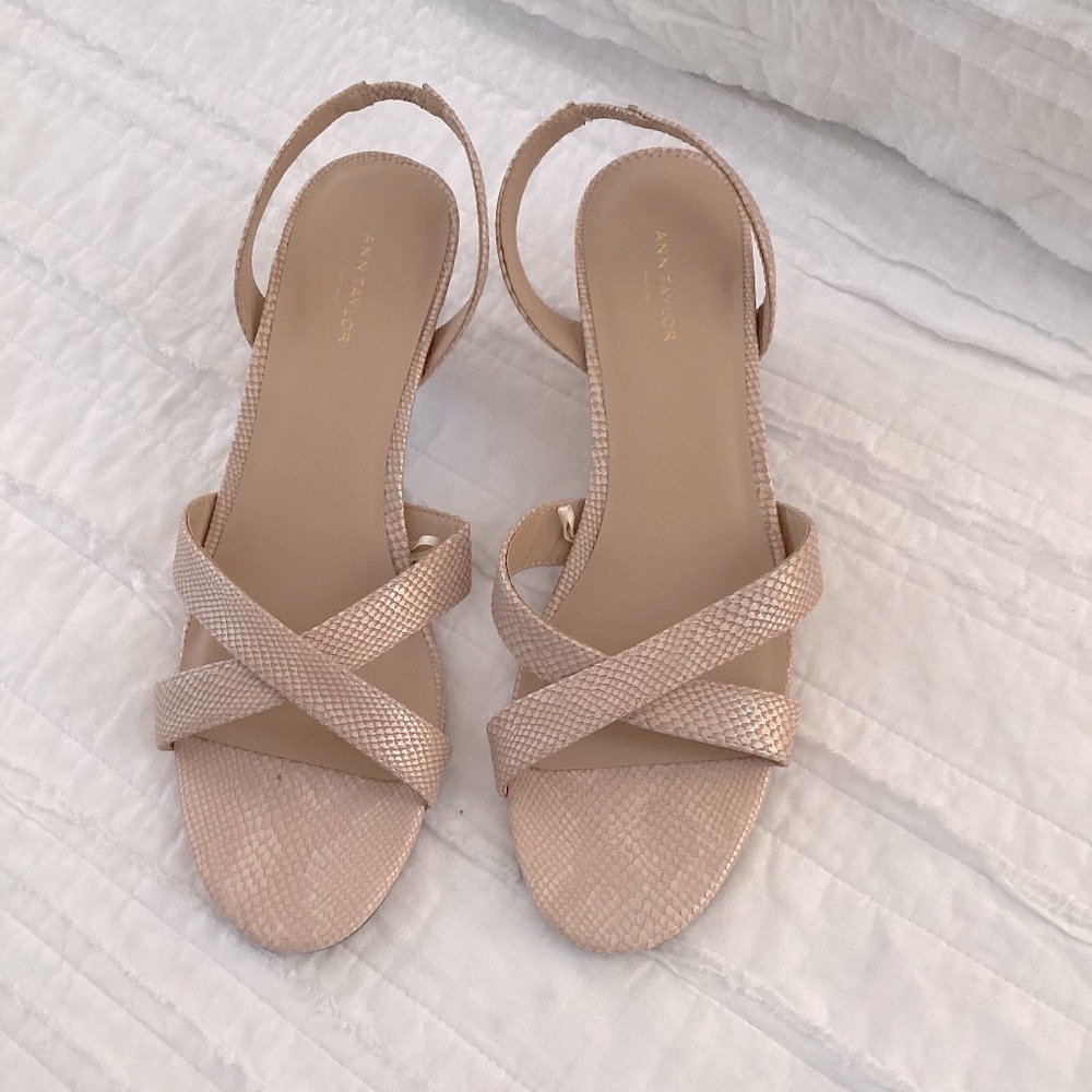 Ann Taylor Factory Pink Low Heel Size 9